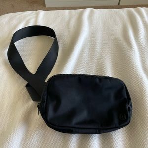 Lululemon everywhere belt bag